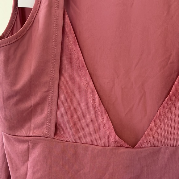 NWT Nike Tank women’s size medium - Picture 4 of 5